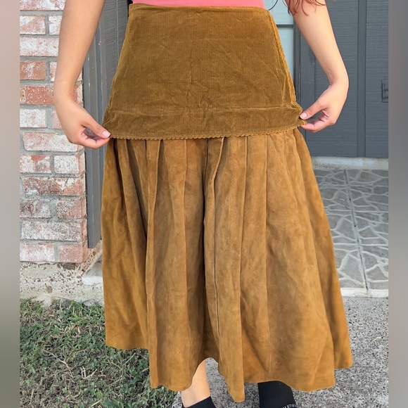 Vintage Rare 80’s Gianni Versace Size 8  Mid Skirt Brown Suede 100% Leather - Picture 6 of 10